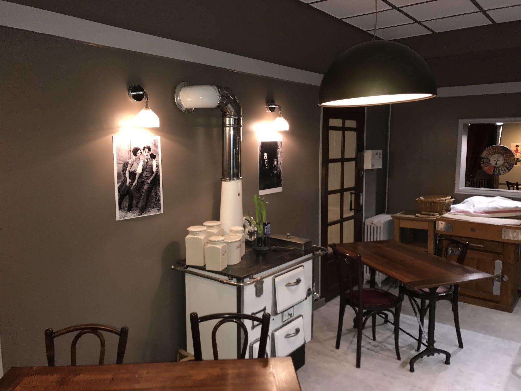 L'Edgar Hotel Port-Lesney ภายนอก รูปภาพ